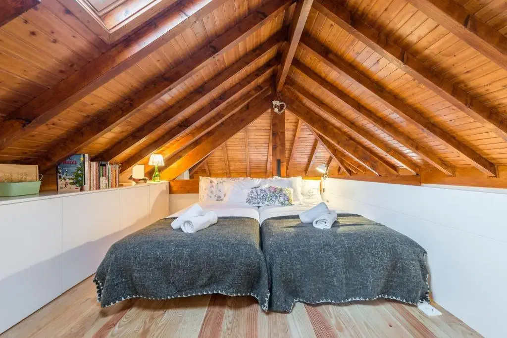 Home in Porto - Cozy 2BR Duplex by LovelyStay