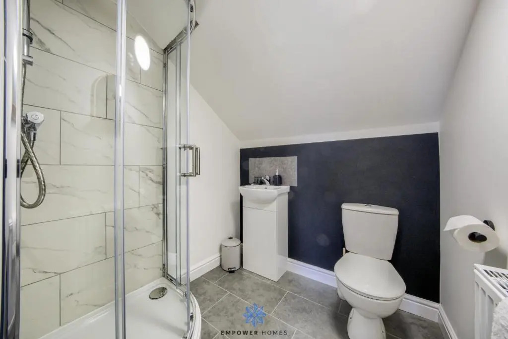 Doncaster Large Luxury 3 Bedroom House, Sleeps 8, City Centre, Racecourse, Free Parking, by EMPOWER HOMES