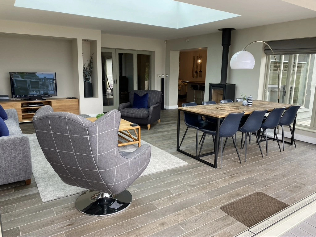 Amber Cottage - Luxury Cottage, Hot Tub, Sea Views and Log Burner