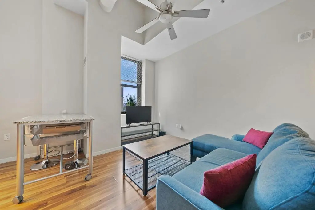 Lavish Best Central Location with Unmatched Amenities 407