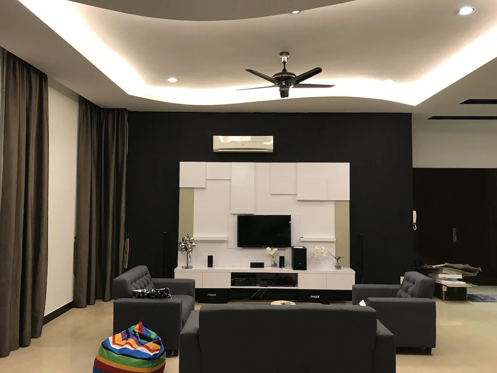 3 Storey Bungalow For Homestay
