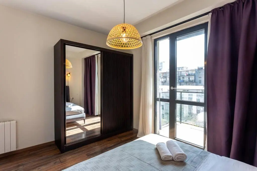 Stylish 2 BR Apartment on Chavchavadze Avenue