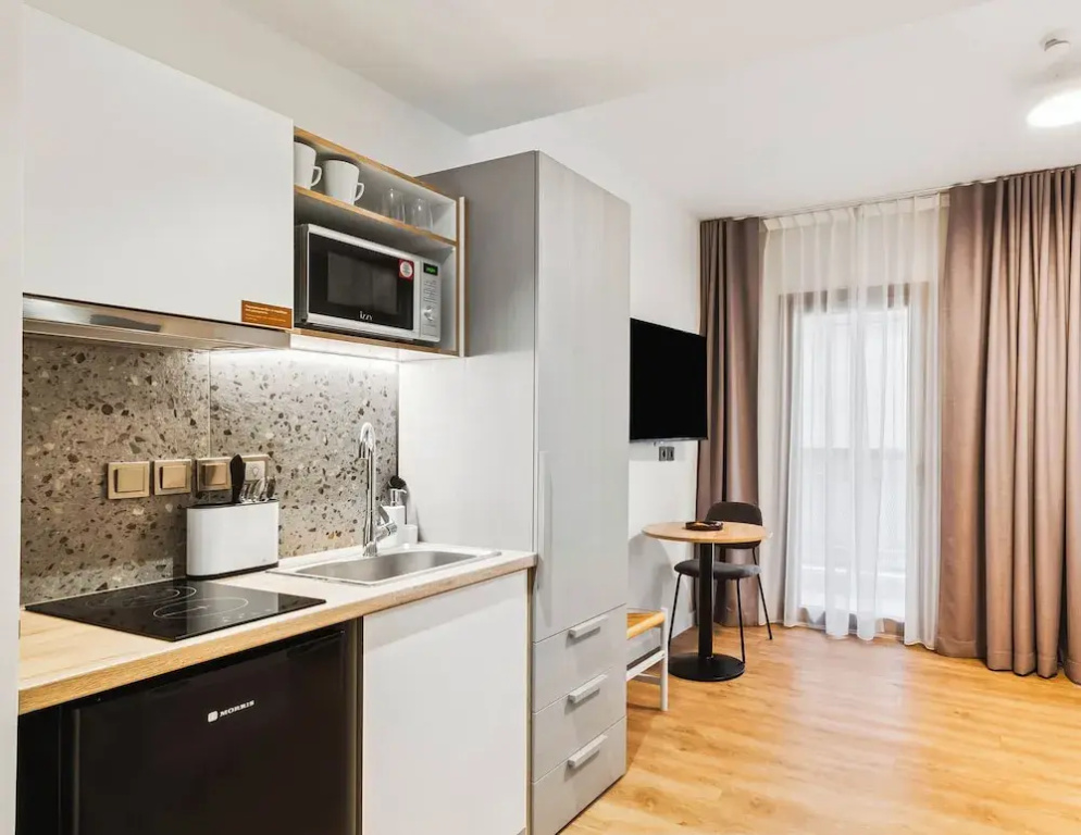 Limehome Piraeus Port