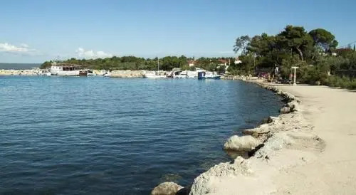 Apartment in Ždrelac with sea view, balcony, air conditioning, Wi-Fi