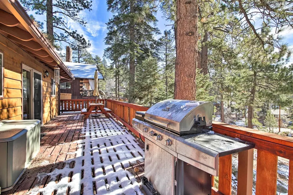 Walk to Lake: Rustic Home w/ Deck in Fawnskin