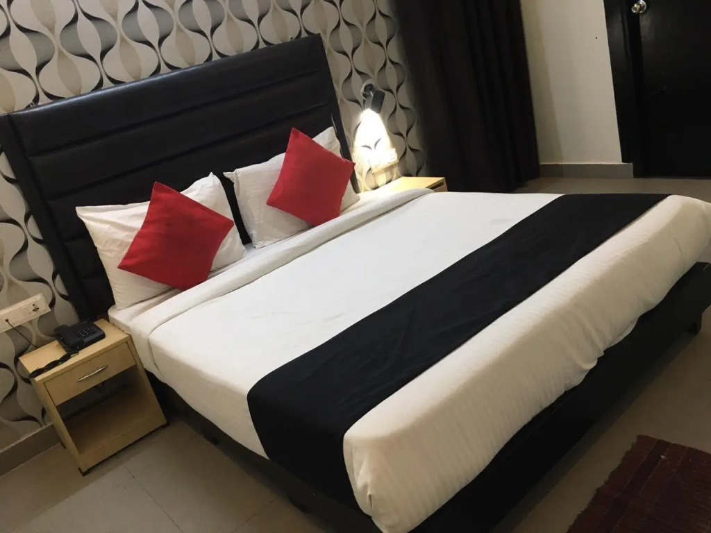 The Hotel Diamond