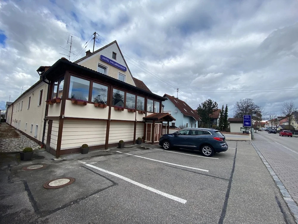 Hallbergerhof Hotel & Hostel