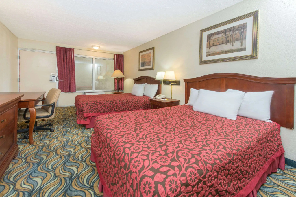 Days Inn & Suites by Wyndham Dayton North