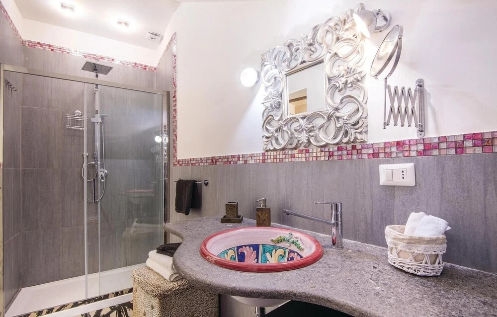 2 Bedroom Stunning Home In Roma
