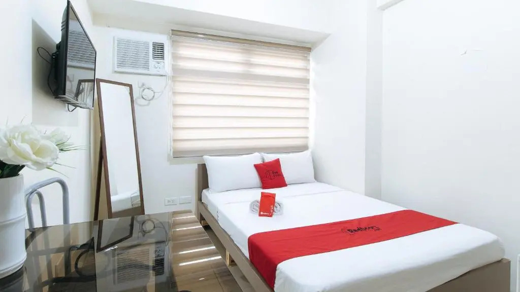 RedDoorz Plus @ Urban Deca Tower Edsa 2