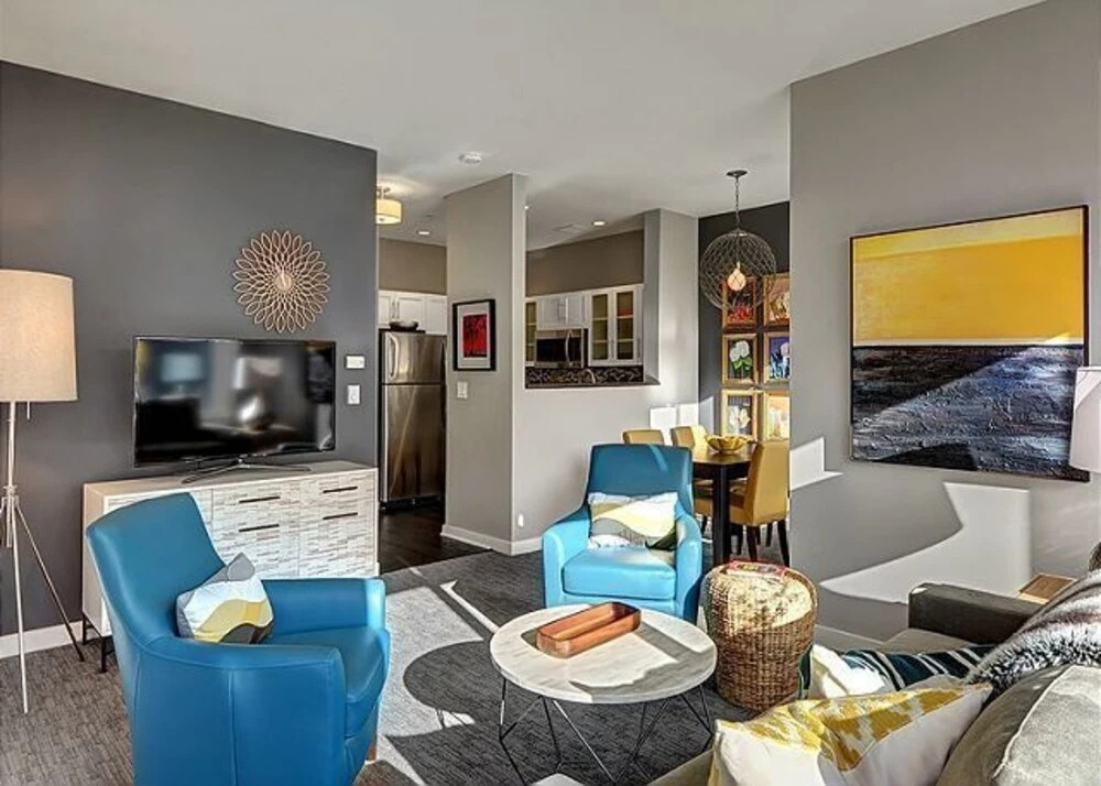 Belltown Court Suite Decadence - Two Bedroom Apartment with Balcony