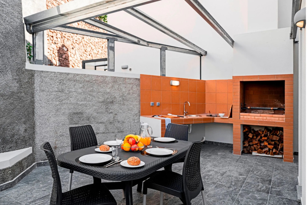 Contemporary villa in Calheta, stunning views, heated pool | Amaro Sunset