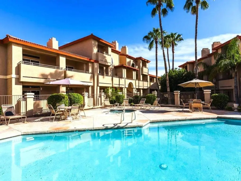 Poolside Condo to 1 of 3 Resort Pool-Spa Complexes, ALL HEATED & OPEN 24/7/365!