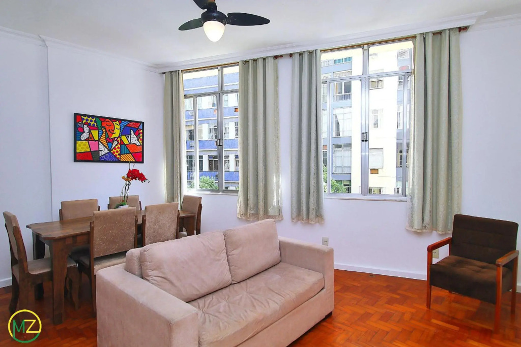 Sala e 2 quartos econômico no posto 5 em Copacabana
