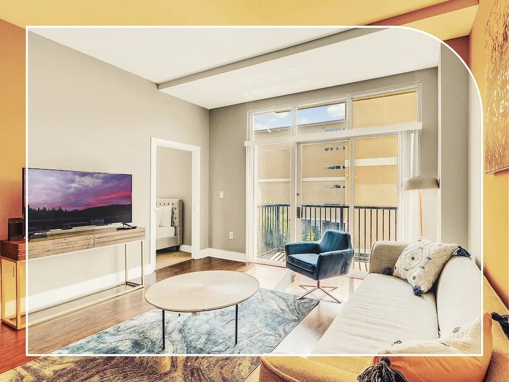 Downtown Midtown Apartments by NUOVO