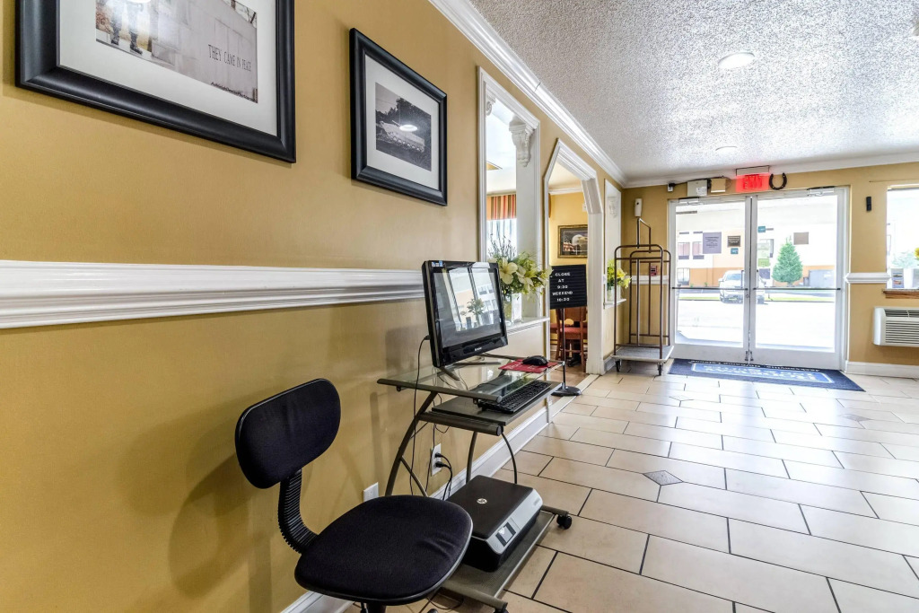 Rodeway Inn & Suites Jacksonville near Camp Lejeune