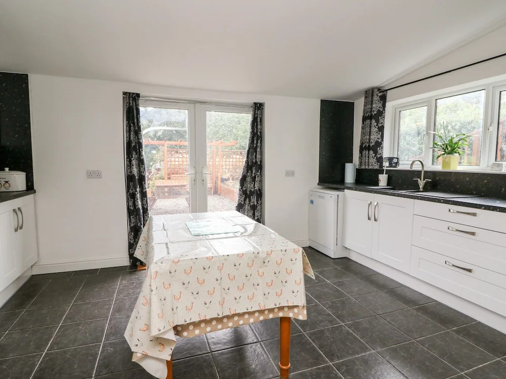 Ynys Cottage