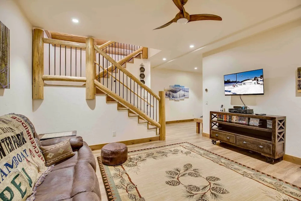 3 Mi to Slopes: Breck Cabin w/ Hot Tub & Views