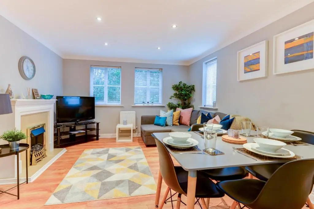 Comfortable ground floor flat sleeps up to 4 with private parking by Sussex Short Lets