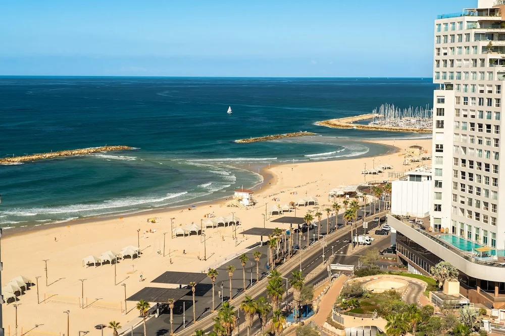 Full Sea View on The Beach With Balcony