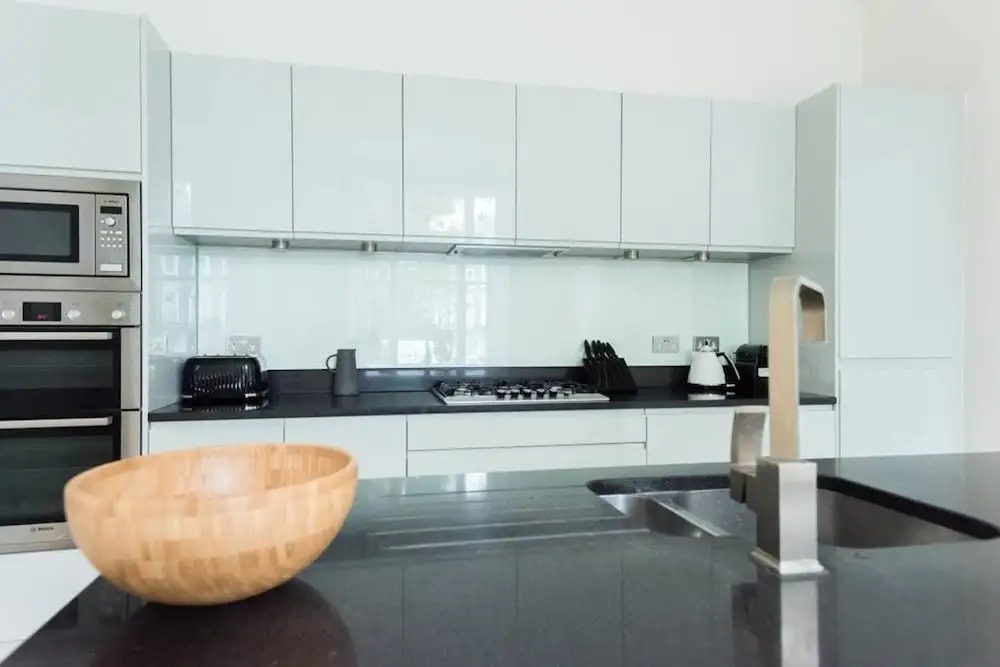 Beautifully designed 3 bed apartment in Bayswater