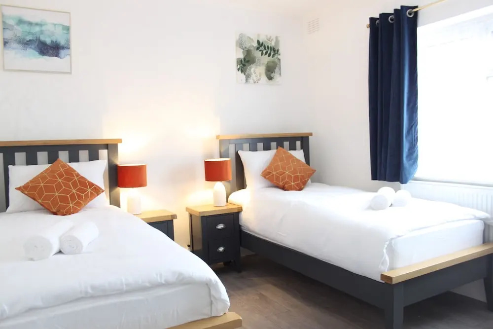 6guests-parking-nearstansted-accessible