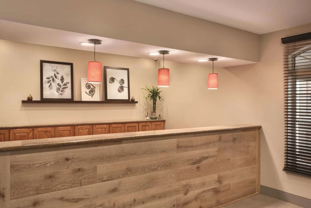 Country Inn & Suites by Radisson, Valparaiso, IN