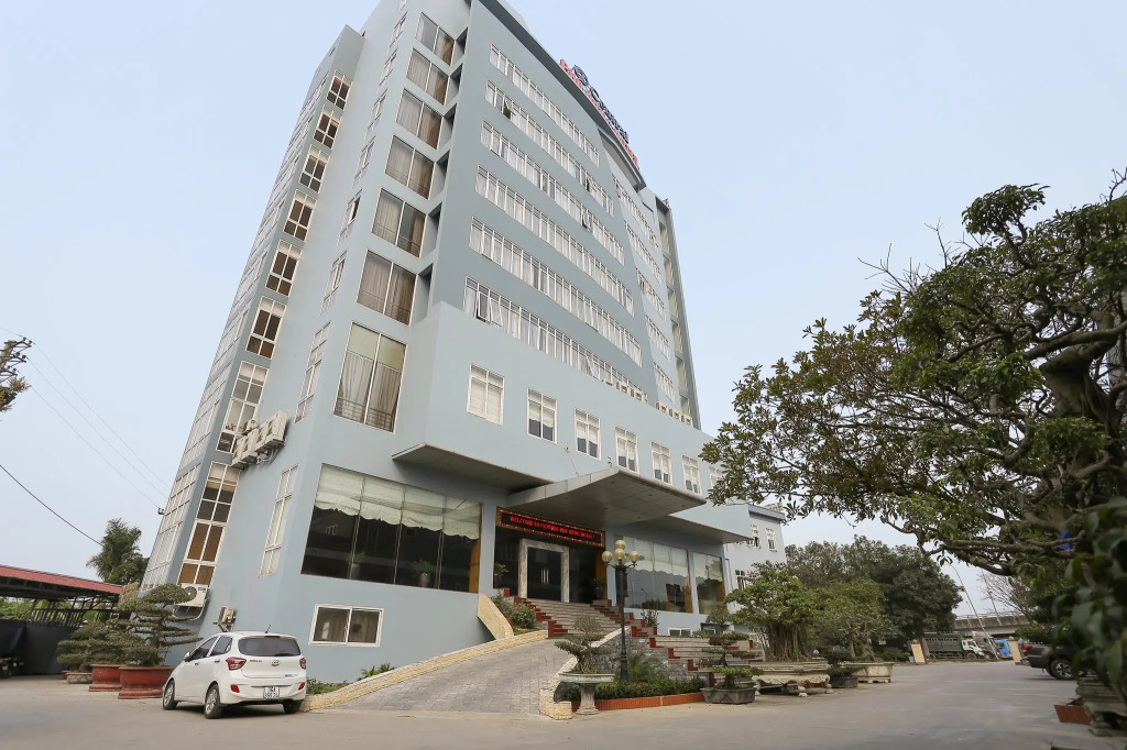 Central Phu Hung Hotel
