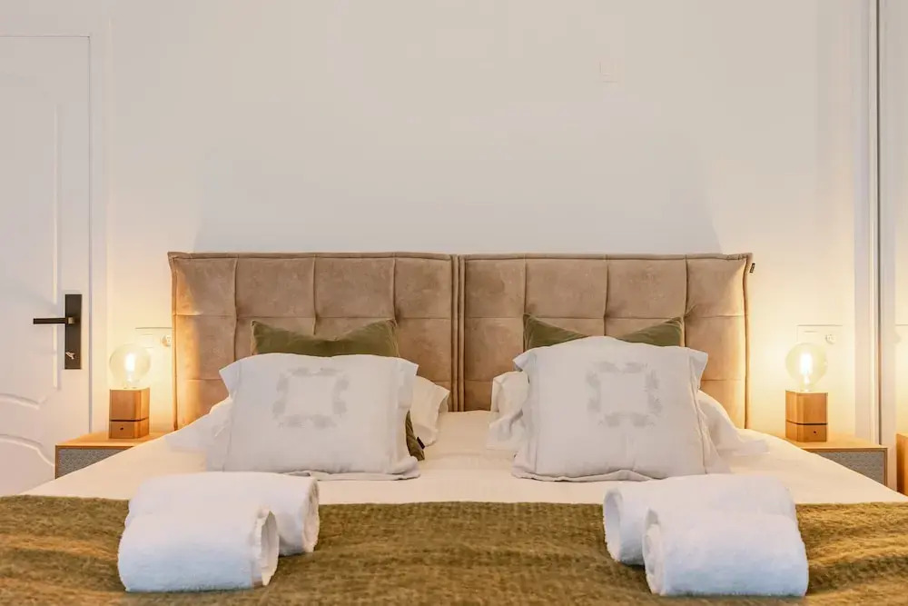 Pleasant 2 Bedroom Apartment With Private Parking