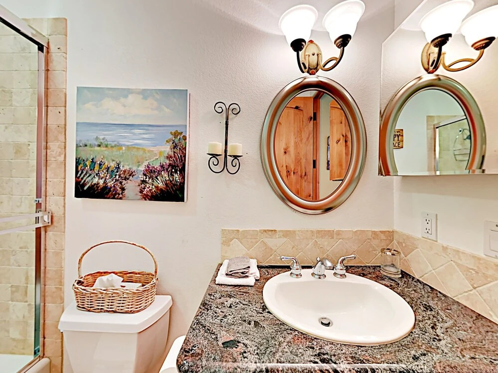 Beautiful Newer - 4 Br Home