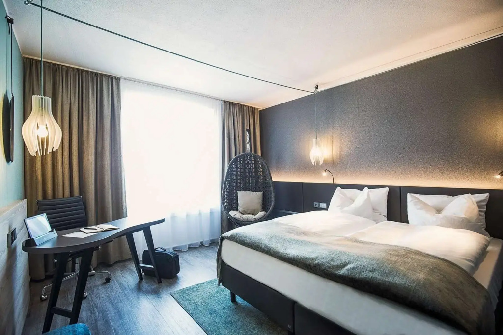 elaya frankfurt oberursel, Trademark Collection