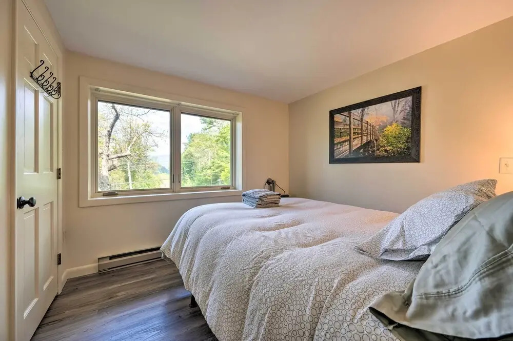 House w/ Balcony ~ 5 Mi to Cranmore Resort!