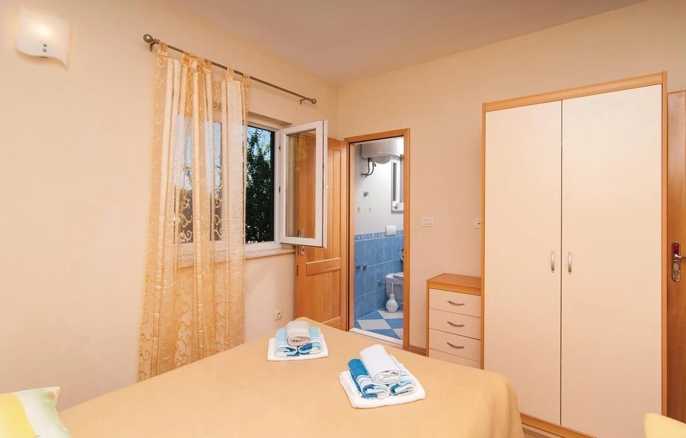 Awesome Home in Lokva Rogoznica With Wifi and 4 Bedrooms