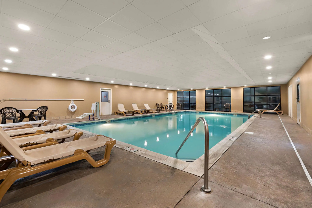 Comfort Suites Nashville near Percy Priest Lake