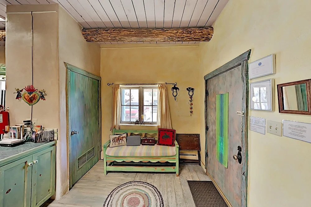 Downtown! Red Hawk By Inger Jirby - Steps To Plaza 1 Bedroom Duplex