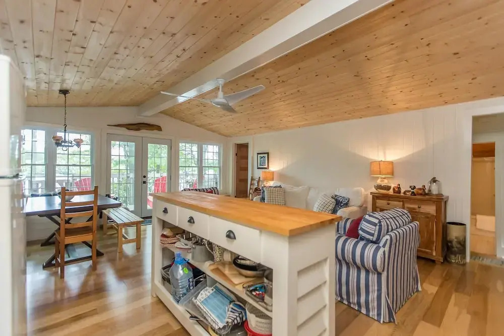 Indian River Respite Lake Rosseau 3 Bedroom Cottage in Port Carling