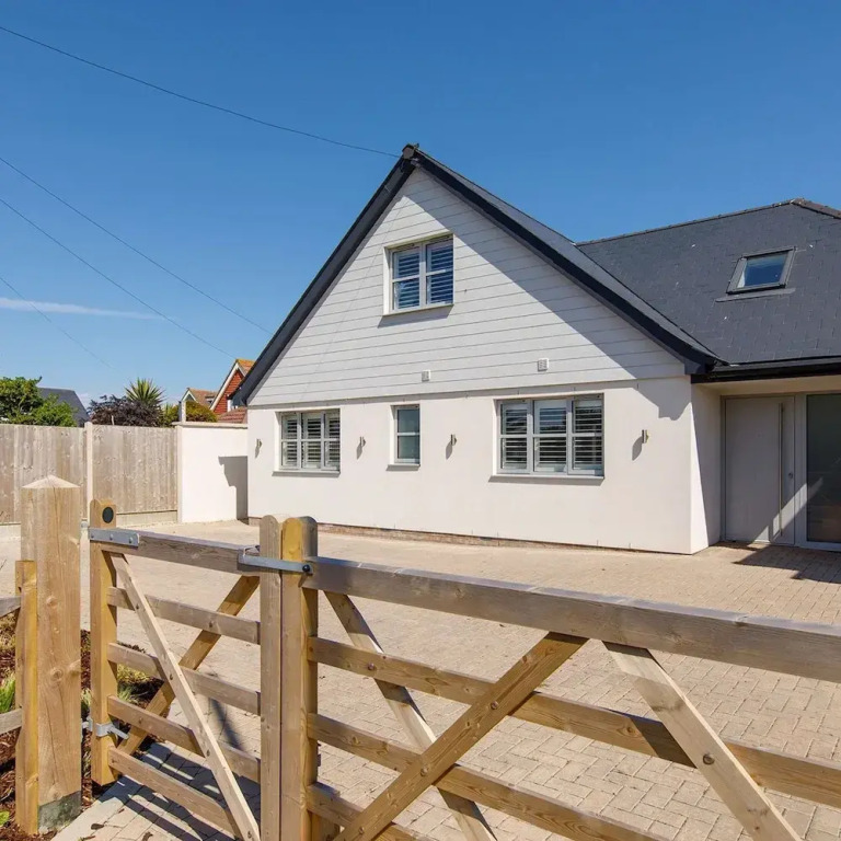 Delightful Seaside Hideaway 5 Mins to Beach
