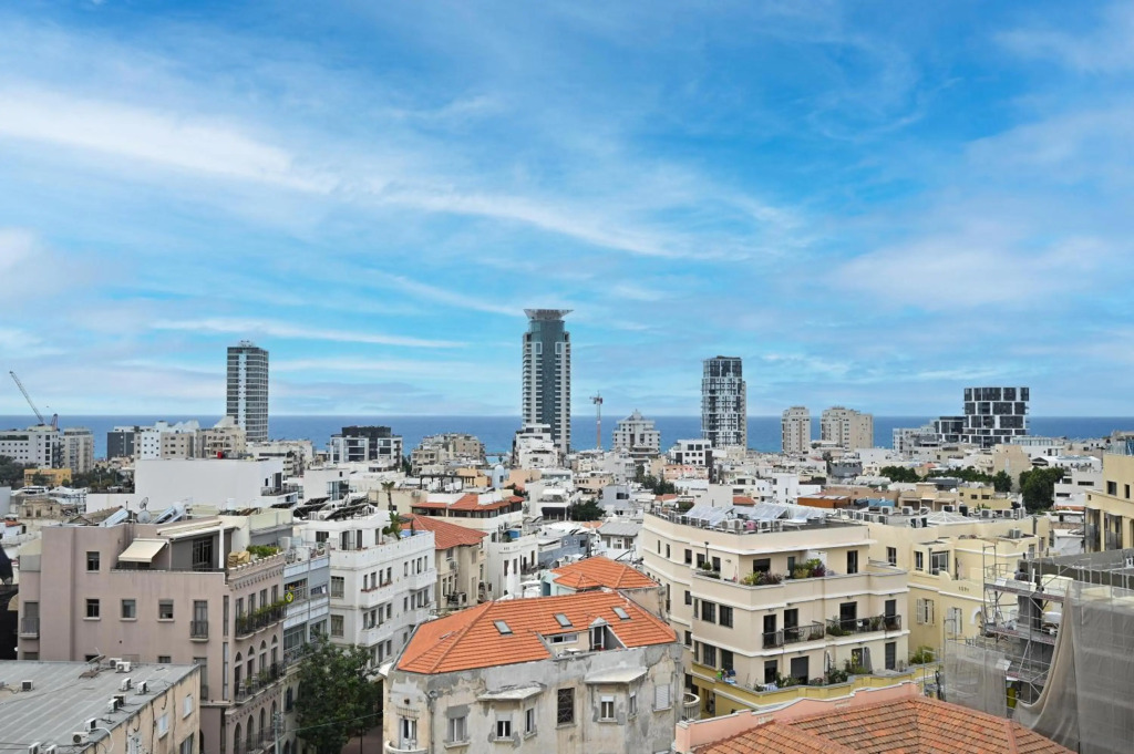 Amazing 2BR Duplex in the city center by HolyGuest