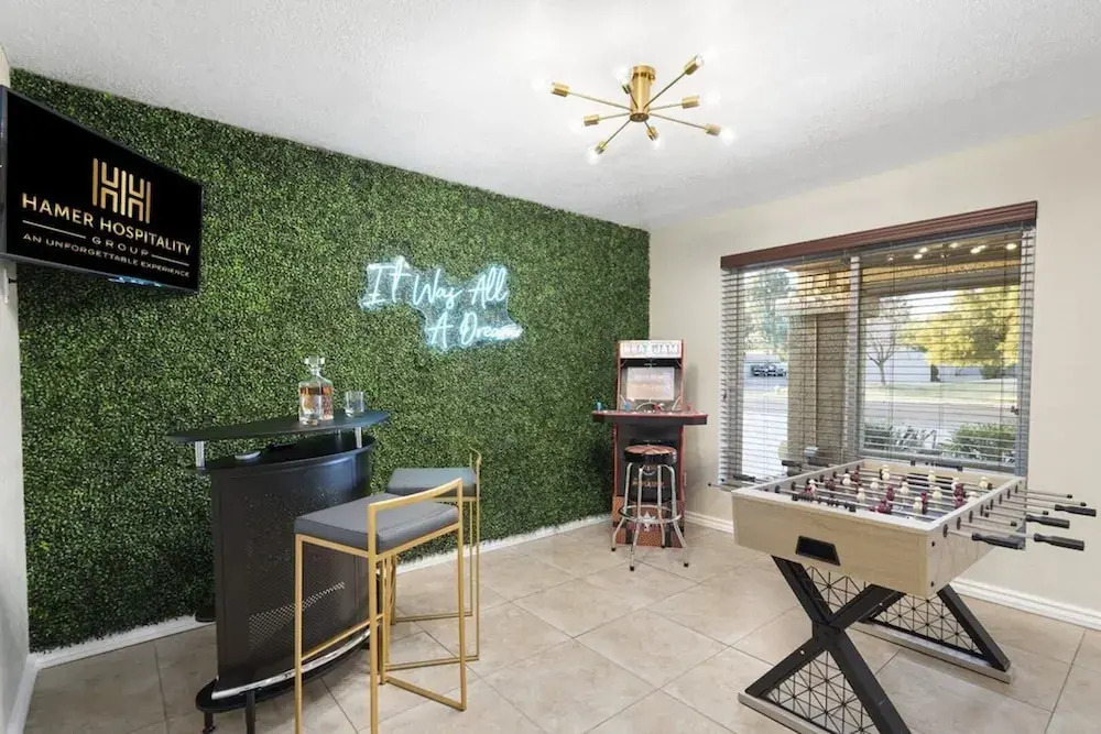 Entertainers Dream! 4 Bdrm / HTD Pool/ Games!