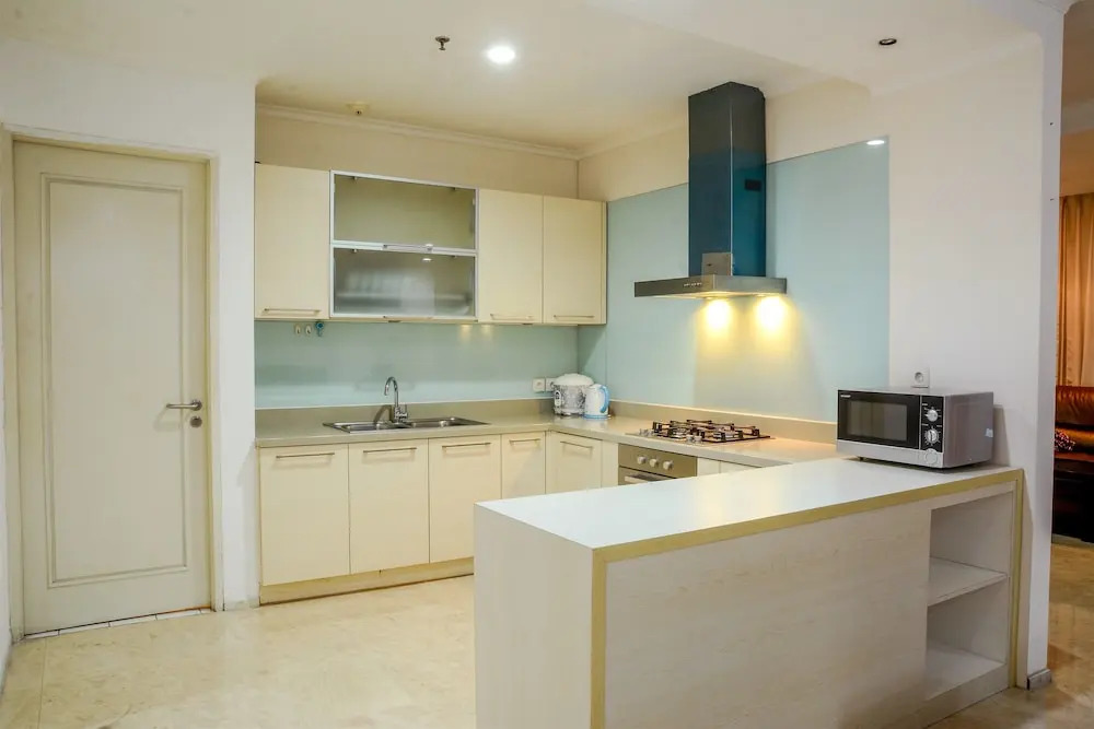 Spacious FX Residence with Mall Access