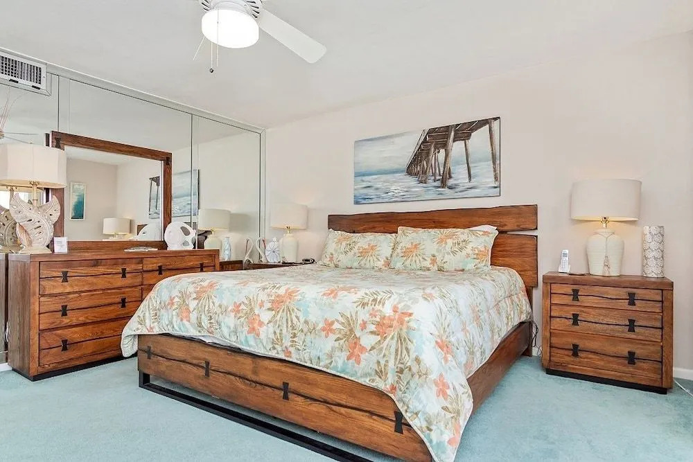 Shoreline 3082 Condo by RedAwning