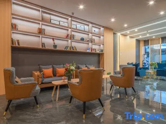 Yicheng Hotel (Lijiang Ancient City Airport Bus Station)