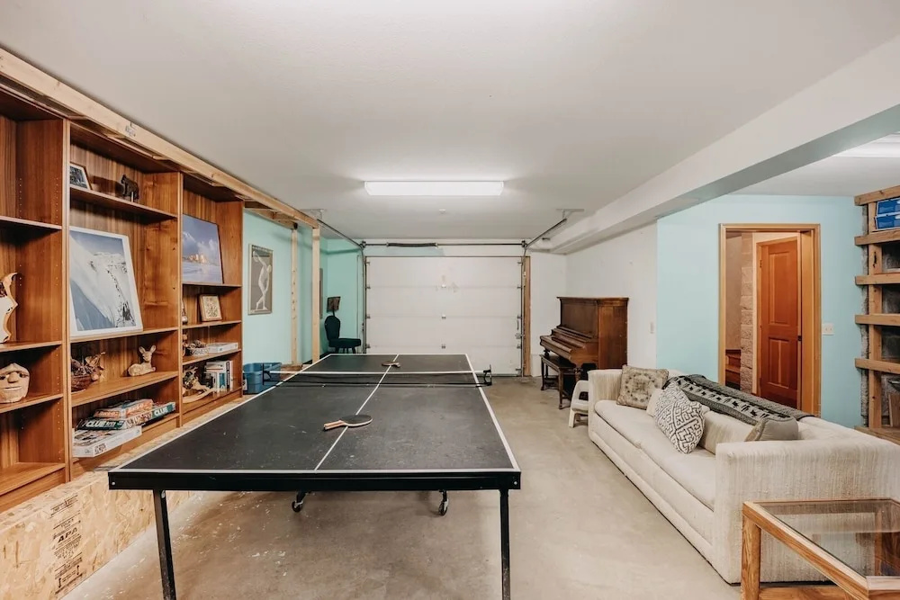 51sl - Ping Pong - Fireplace - D/w - W/d - Sleeps 8 3 Bedroom Home by RedAwning