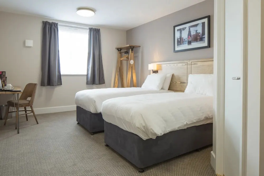 The Raven’s Cliff Lodge by Marstons Inns