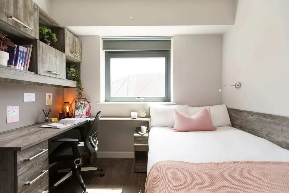 For Students Only - Queens Court Reading