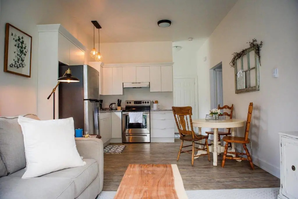 AndersonLane Garden Suite l Beach Access I Kitchen