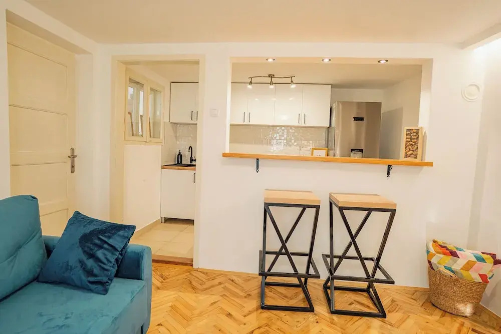 VP Apartment - A Forest Retreat in the Heart of the City!