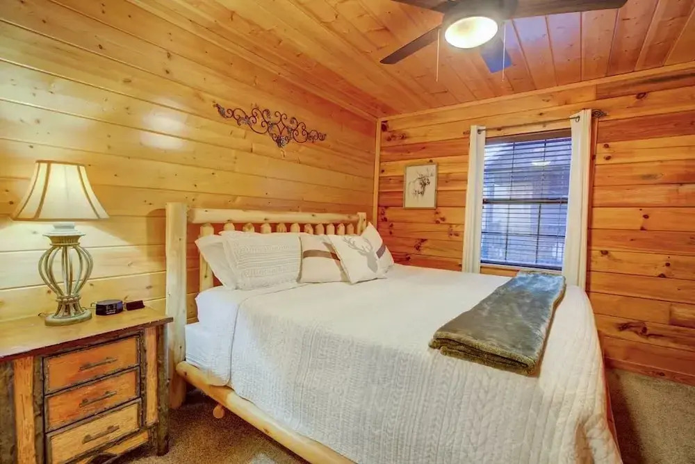 All Ya Need 4 Bedroom Cabin