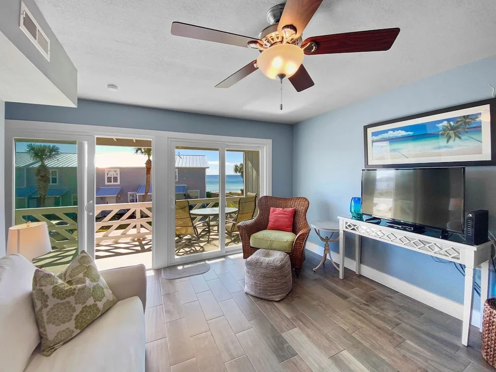 Shoreline Townhomes #10 - 2 Br townhouse by RedAwning