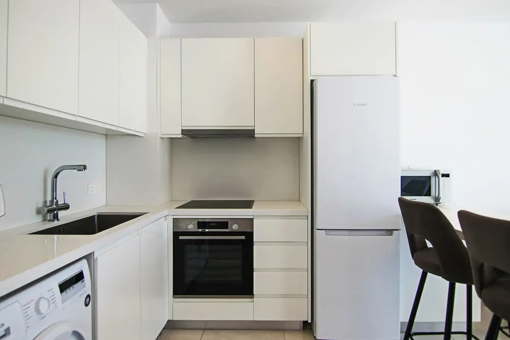 Phaedrus Living: Seaside Executive Flat Harbour 203